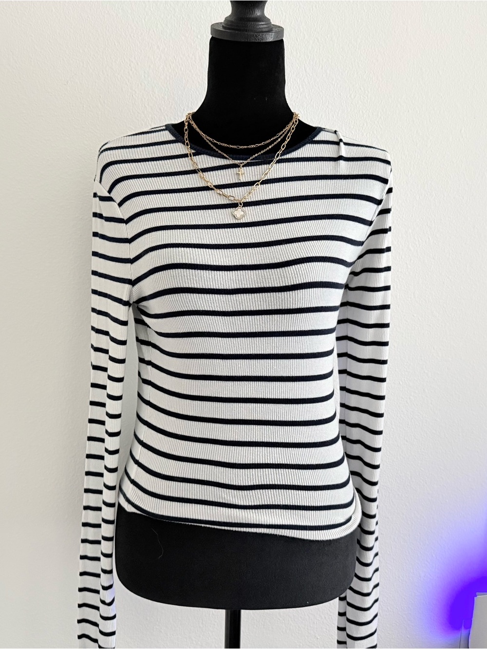 Abercrombie & Fitch Black and White Striped Long Sleeve Crewneck